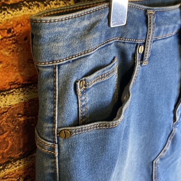 Jones New York Madison Pencil Medium Wash Stretch Jean Skirt Size 10 - Picture 6 of 12